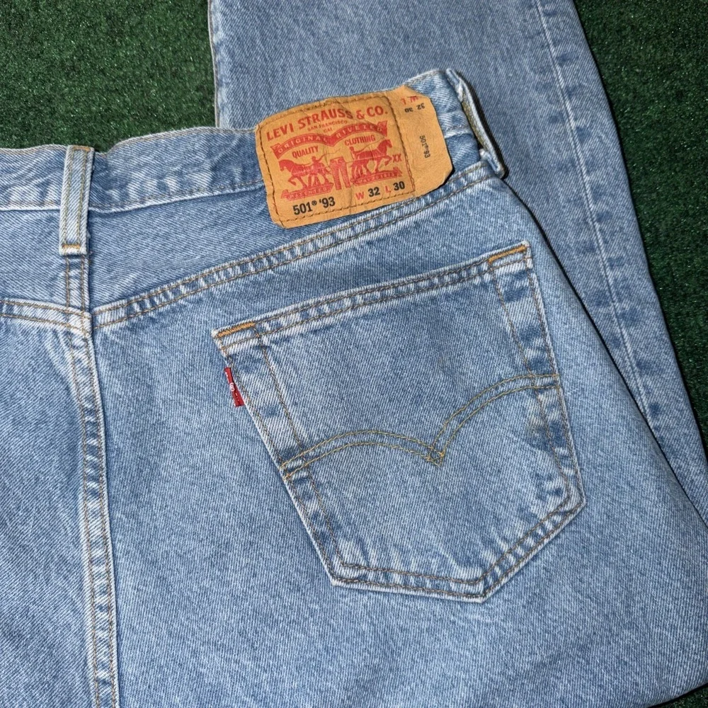 Vintage Levi's 501 '93 Button Fly Light Wash Jeans Men's Size Reg Fit 32x30 R11
